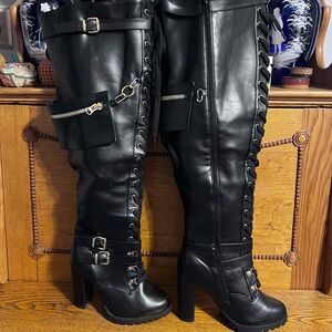 Chic Black Knee-High Boots with Lace-Up w/ Pockets / wallets